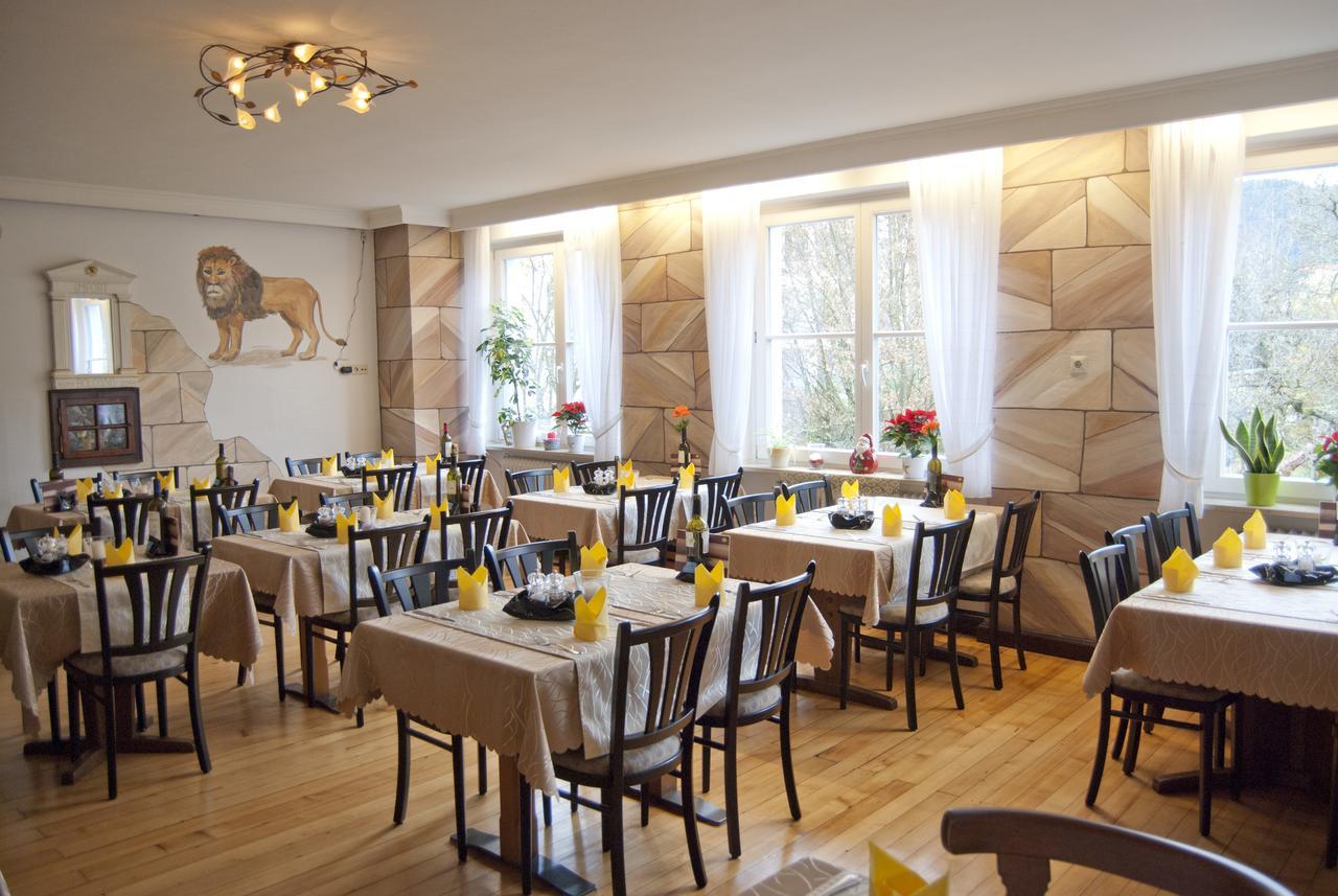 Gasthaus Zum Loewen - Restaurant Akropolis Хаузах Екстериор снимка