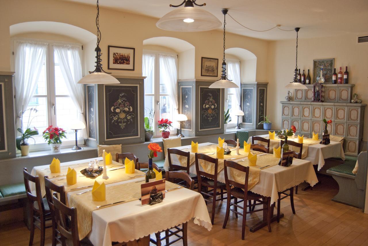 Gasthaus Zum Loewen - Restaurant Akropolis Хаузах Екстериор снимка